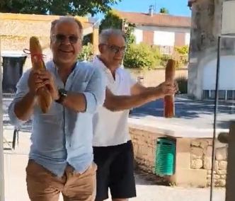 « Une danse en entrant dans la boulangerie pour une baguette gratuite » : les vidéos des clients à Asnières-sur-Nouère