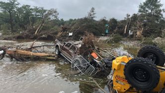 Inondations au Texas : des fillettes disparues, une crue soudaine... Le nombre de sinistrés grimpe après la catastrophe naturelle, au moins 50 morts désormais recensés par les autorités