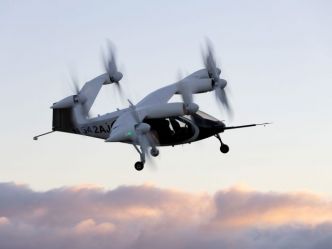 Dubaï : premier vol d’essai concluant d’un taxi volant entièrement électrique