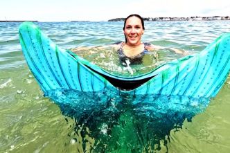 "Il n'y a plus aucun bruit sous l'eau, c'est ultra apaisant" : rencontre avec Margaux, sirène du Pays basque