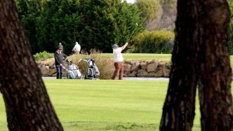 "On a une épée de Damoclès au-dessus de la tête" : comment les golfs du Biterrois gèrent la période de canicule ?