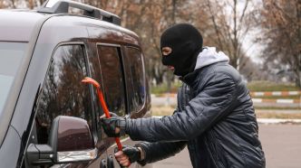 Les gendarmes alertent sur cette nouvelle arnaque qui vise tous les automobilistes, regardez par terre avant de monter dans la voiture