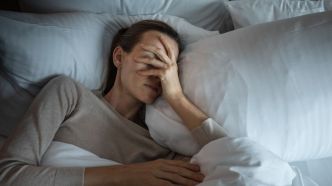 "C'est comme une nuit blanche” : si vous ne dormez que 6 heures par nuit, voici les réels dangers sur votre santé, selon un médecin du sommeil