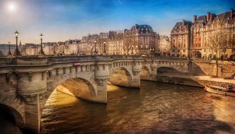 Livre d'occasion, 400 ans de bataille, débutée à Paris sur le Pont Neuf