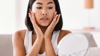 L'auto-massage du visage : la méthode naturelle pour un effet liftant
