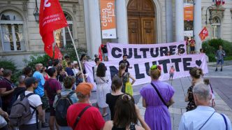 La CGT Spectacle se rassemble à Avignon pour accueillir la ministre de la Culture Rachida Dati