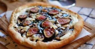 Pissaladière sucrée-salée figues et chèvre frais