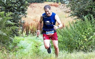À Plouguiel   , Marine Lec'hvien et Philippe Roux surgissent du crachin et font main basse sur le Trail de L'Enfer