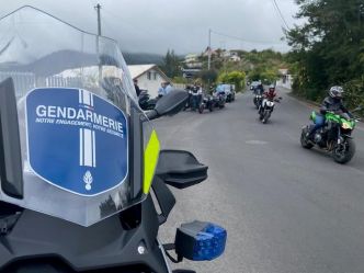 De Saint-Philippe à Sainte-Rose, un automobiliste pris en chasse abandonne son véhicule mais oublie ses affaires