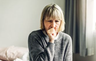 Toux psychogène : quand le stress fait tousser sans raison apparente