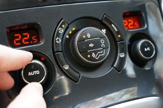 Climatisation en voiture : des astuces pour voyager sans exploser la consommation de carburant