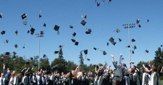 Votre adolescent vient d'obtenir le bac ? Voici tout ce qu'il peut obtenir grâce à son diplôme !