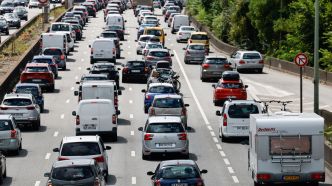 Ils pensaient qu'elle « somnolait » à l'arrière : une mère oubliée pendant plusieurs heures par son époux et leur fille sur une aire d'autoroute