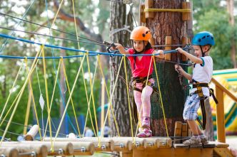 Émotions et sensations fortes dans ces 4 parcours aventure et accrobranche d'Ariège