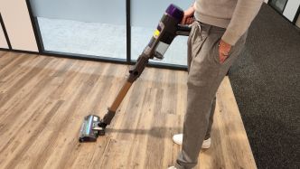 Actualité : Cet aspirateur balai présente le meilleur rapport qualité / prix de notre comparatif