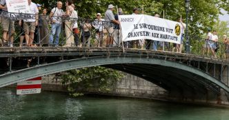 Annecy . Ils partent en guerre contre le surtourisme sur le pont "du Désamour”