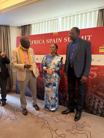 Madrid: Moubarak Lô, Mankeur Ndiaye, ancien Ministres des affaires étrangères et Mme Suzi Carla Barboza ancienne ministre des affaires étrangères de la Guinée Bissau au Sommet Espagne-Afrique