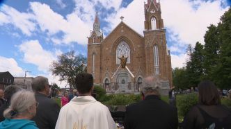 «C'est un devoir de mémoire»: 12 ans après la tragédie, la communauté de Lac-Mégantic se souvient