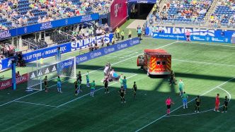 Un gardien sérieusement blessé en MLS: l'ambulance sur la pelouse à Seattle