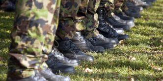 Politique suisse: Au sujet de l'armée, le PS doit-il changer son fusil d'épaule?
