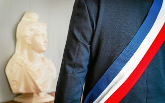 Une étude inédite souligne le risque d'« épuisement sévère » chez de nombreux maires en France
