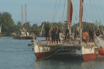 Hōkūle'a a jeté l'ancre à Mataiea, terre ancestrale de son capitaine Nainoa Thompson