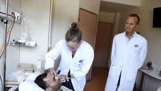 "J'ai pu revoir ma famille", "c'est spectaculaire"...  Ils ont retrouvé la vue grâce à une "vieille" technique unique en France