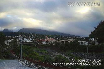 La Réunion : un matin maussade sur la côte au vent, du soleil sur toute l'île l'après-midi