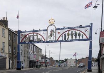 Saison des marches en Irlande du Nord. À Drumcree (Portadown), les Orangistes toujours interdits de défiler sur la Garvaghy Road malgré 27 ans de contestation