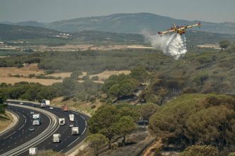 Feux de forêt : Le Var, les Bouches-du-Rhône et l'Aude placés en vigilance rouge par Météo-France