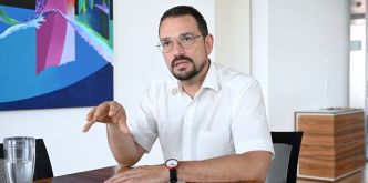 Interview de Martial Courtet: «Enseigner le français qu'à l'école secondaire, c'est impensable pour moi»
