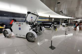 Les quatre rovers qui iront sur la Lune et Mars exposés à la Collection du Prince à Monaco