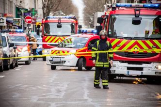 Des voitures et un centre de contrôle technique en proie aux flammes à Saint-Priest
