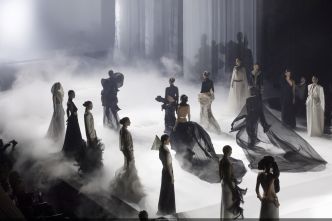 Paris Fashion Week : le sublime défilé Haute Couture FW 2025-2026 de Stéphane Rolland en images