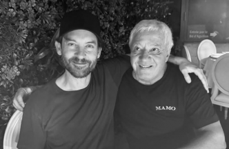 Ils sont de retour: pause gourmande pour Tobey Maguire et Leonardo DiCaprio dans un restaurant bien connu de la Côte d'Azur