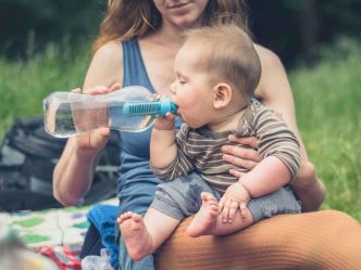 Canicule : protégez votre bébé de la déshydratation et des coups de chaleur