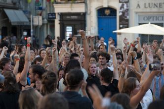La création comme arme politique : l'avènement des utopies radicales
