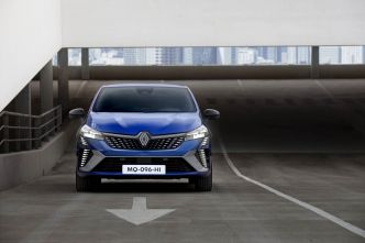 La Renault Clio essence neuve se vend mieux que l'hybride en France en 2025