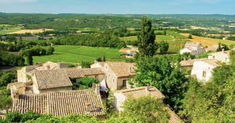 Juste à côté d'Aix-en-Provence, ce petit village de charme encore méconnu des touristes est la destination parfaite pour cet été