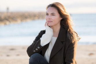 Un si grand soleil : Mélanie Maudran (Claire) contrainte d'arrêter les tournages