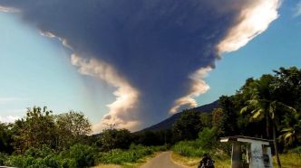 Indonésie: nouvelle forte éruption du volcan Lewotobi Laki-Laki