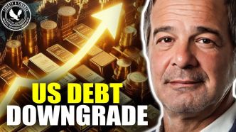 Le cours de l’or grimpe malgré la dégradation de la note de la dette américaine – Andy Schectman