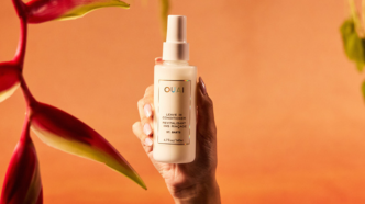 "Des cheveux sains même à la plage", "une odeur divine" : voici l'un des produits capillaire le plus prisé du moment