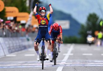 «Le rose est ma couleur préférée! – La Grande-Bretagne Anna Henderson gagne Giro d'Italia Women Stage deux et prend le maillot rose