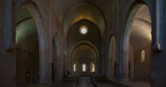 Un artiste, un monument : promenade spirituelle au cœur de l’abbaye du Thoronet