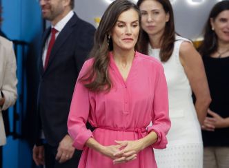 Letizia d'Espagne romantique : elle sort un look très fleur bleue, loin de son mari Felipe
