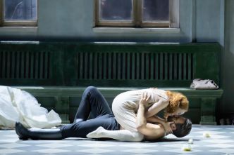 Au festival d'Aix, une "Louise” transcendée par Elsa Dreisig et rajeunie par Christof Loy