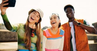"Les jeunes ne respectent plus rien” : 4 malentendus que les plus de 50 ans doivent corriger avant qu'il ne soit trop tard