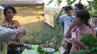 Dans le Var, la balade gourmande d'Ampus rassemble tous les habitants autour de petits plats