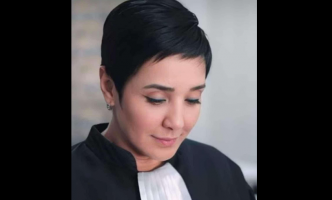 Tunisie : Sonia Dahmani face à trois procès en une journée, la défense dénonce une aberration